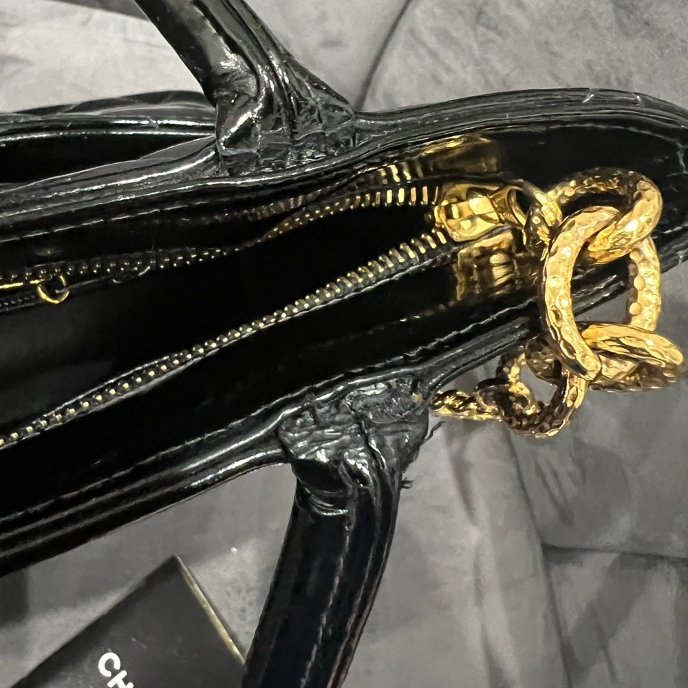 Reserved -Chanel Medallion Tote Patent Black - Picture 11 of 15